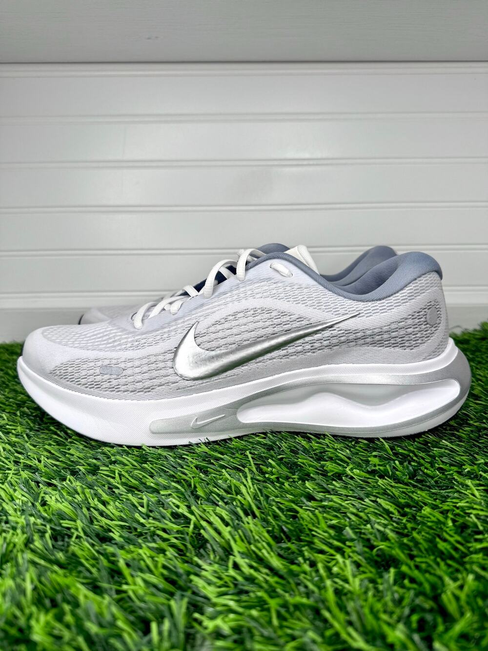 Nike Journey Run FN0228-104 White Metallic Silver Men’s 11.5 Running Shoes